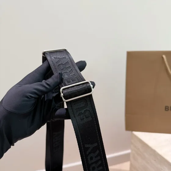 Burberry Ekd Logo Nylon Bolsa transversal Preto Crossbody