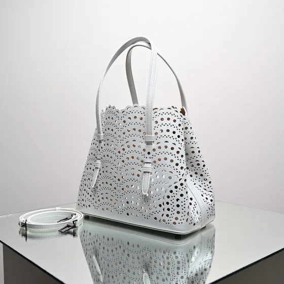 Burberry New Mina 25 Perforated Bolso tote Blanco 25 Bolso tote