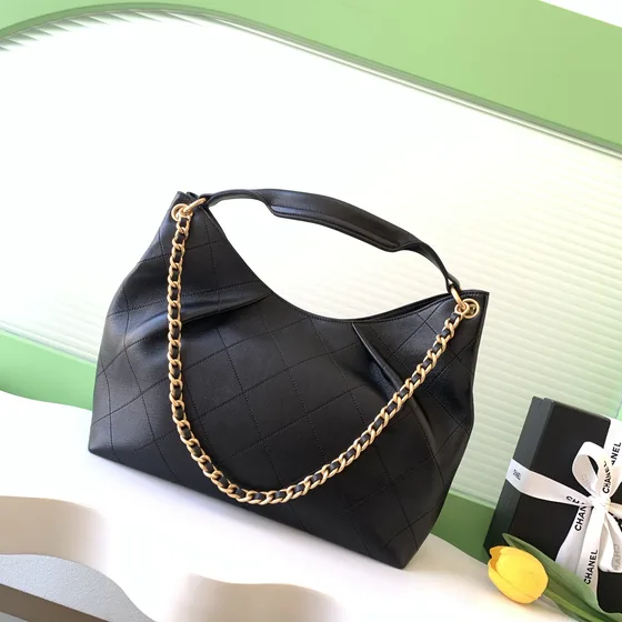 Chanel Hobo Handbag أسود Hobo