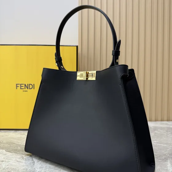 Fendi Peekaboo Iseeu Medium Siyah Üst sap