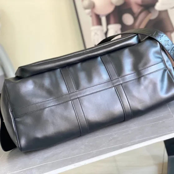 Louis Vuitton Keepall Bandouli re 50 Black leather 50x29x23cm travel