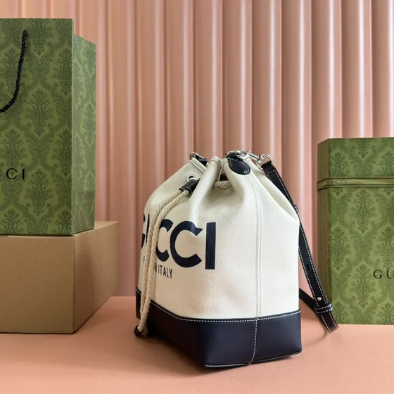 Gucci Gucci Print Drawstring Spandtasketur Off Hvid/Dark Blå Crossbody
