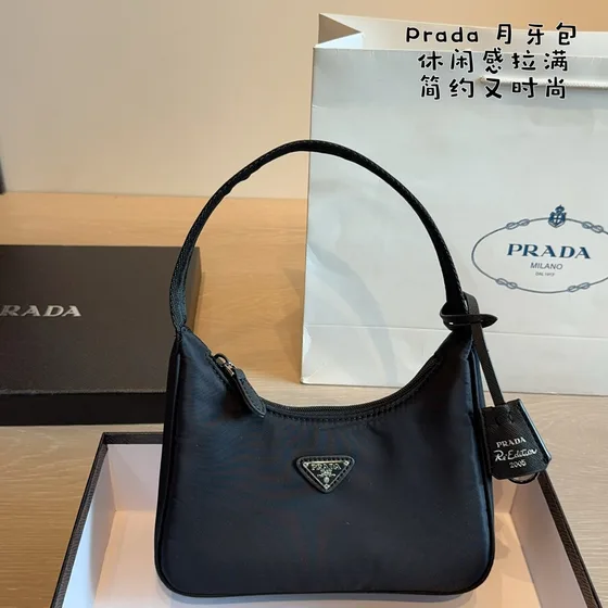 Prada Re-Edition 2000 Hobo Black Hobo