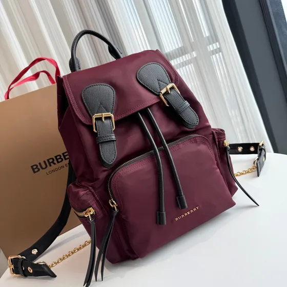 Burberry The Medium Rucksack In Technical Nylon And Leder Bordeauxrood Rugzak