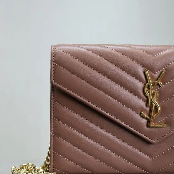 YSL Cassandre Matelassé Chevron Envelope Chain Portemonnee Dusty Rose Woc