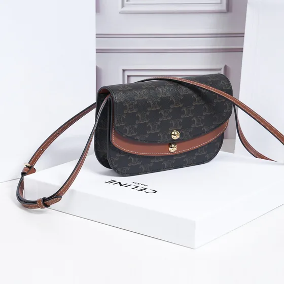 Celine Triomphe أسود With بني Trim Shoulder Bag