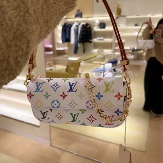 Louis Vuitton Wallet On Chain Ivy Multiwarna Putih Woc