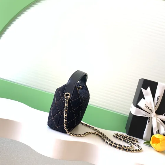 Chanel Quilted Denim Hobo With Chain Dark Marineblå Hobo