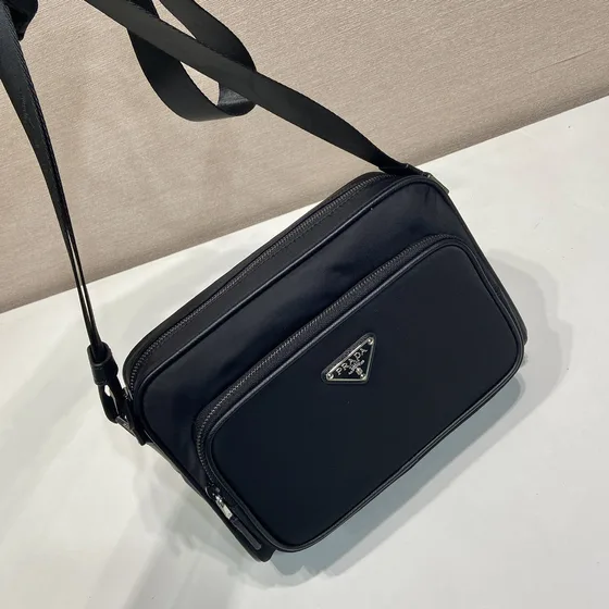 Prada Re-Nailon And Saffiano Piel Bolso bandolera Negro Crossbody