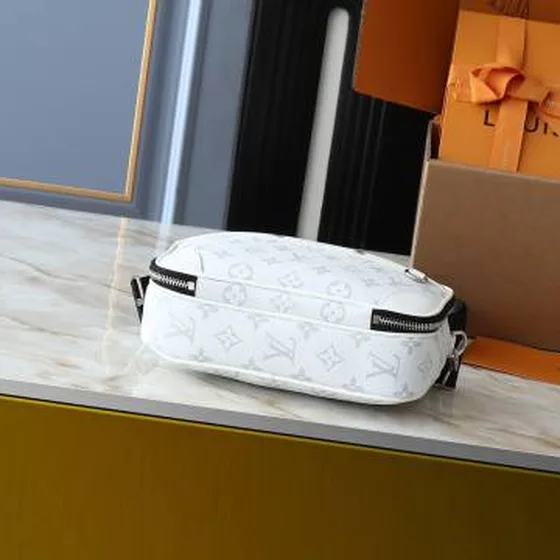 Louis Vuitton Camera bag Weiß Monogram crossbody