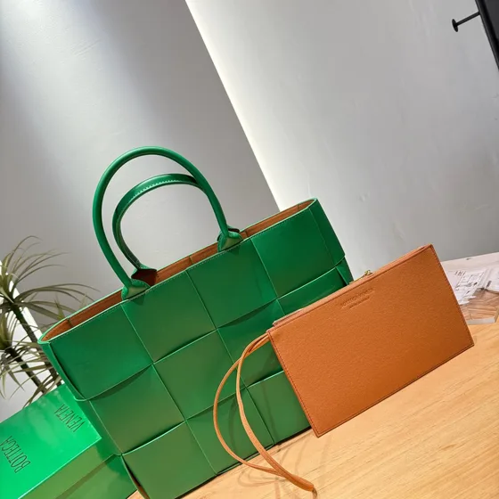 Bottega Veneta Arco Tote Green Tote Bag