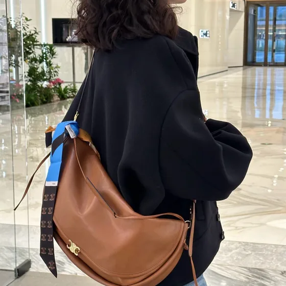Celine Medium Strap Romy Bag Tan Axelväska