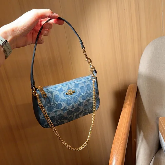 Coach Nolita 19 In Signature Chambray Blauw Schoudertas