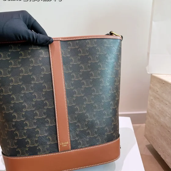 Celine Triomphe Lona Bolso cubo Marrón Bolso bandolera