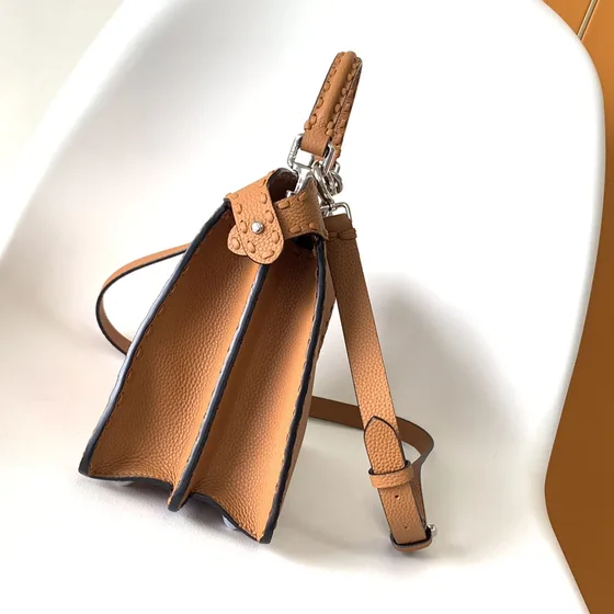 Fendi Peekaboo Iseeu Caramel Bruin Bovenhandgreep