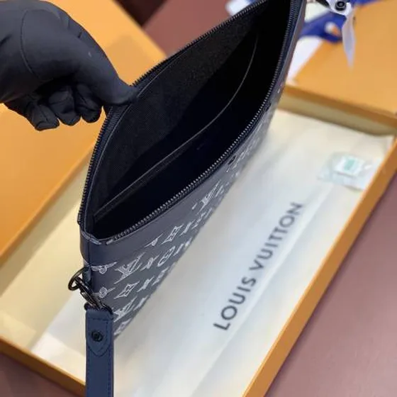 Louis Vuitton Pochette To-Go Blå Monogram 30 x 21 5 x 1 cm everyday