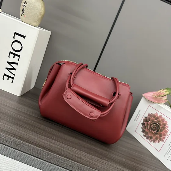 Loewe Madrid Burgund Topphandtag