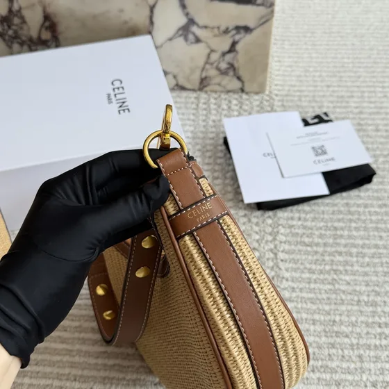 Celine Triomphe Beige Marrón Hobo
