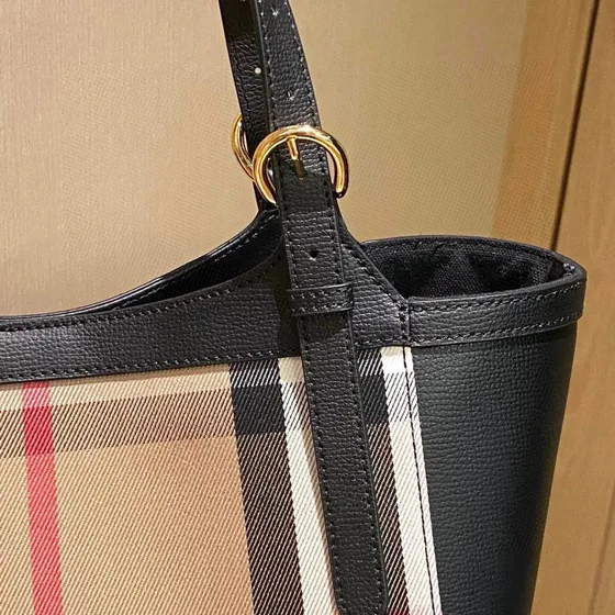 Burberry House Check Piel Tote Negro/Beige Check Bolso tote