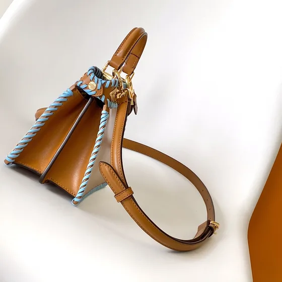 Fendi Peekaboo Iseeu Petite Woven جلد Bag بني Top Handle