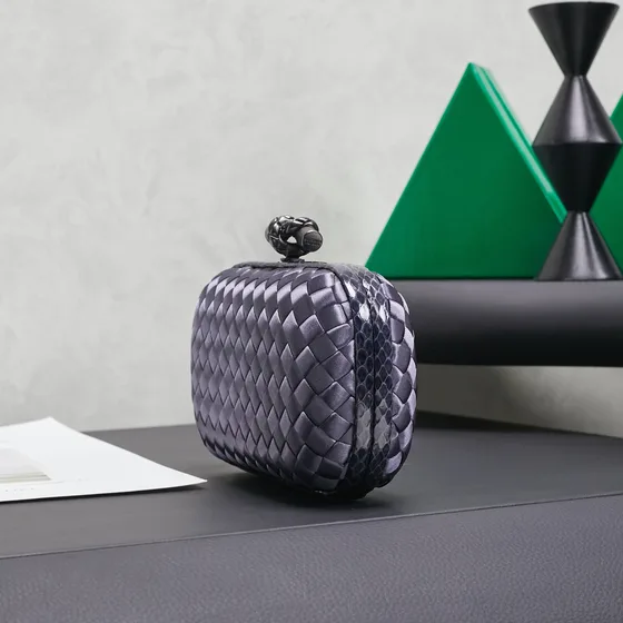 Bottega Veneta Intreccio Knot Clutch Metallic Lilla Clutch