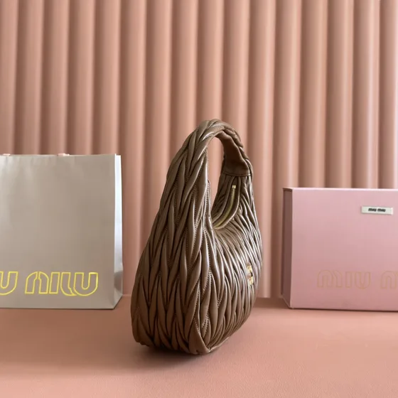 Miu Miu Matelassé Nappa Кожа Hobo Bag Коричневый Hobo
