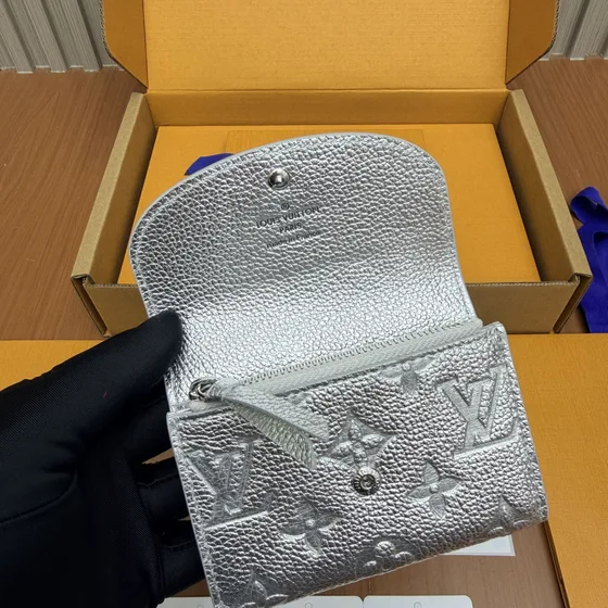 Louis Vuitton Victorine Gümüş Cüzdan