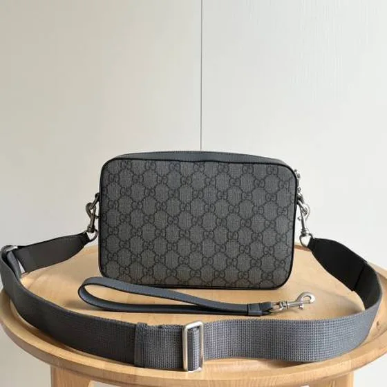 Gucci GG Supreme Camera Bag GG Supreme crossbody