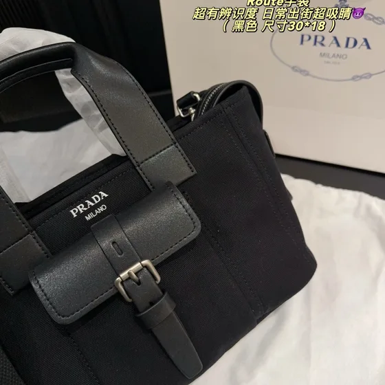 Prada Route Hitam 30*18 Top Handle
