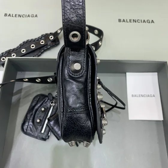 Balenciaga Le Cagole Xs Bolso solapa Negro Crossbody
