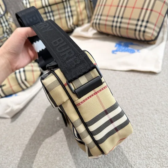 Burberry Vintage Check Crossbody Bag Archive สีครีม Crossbody