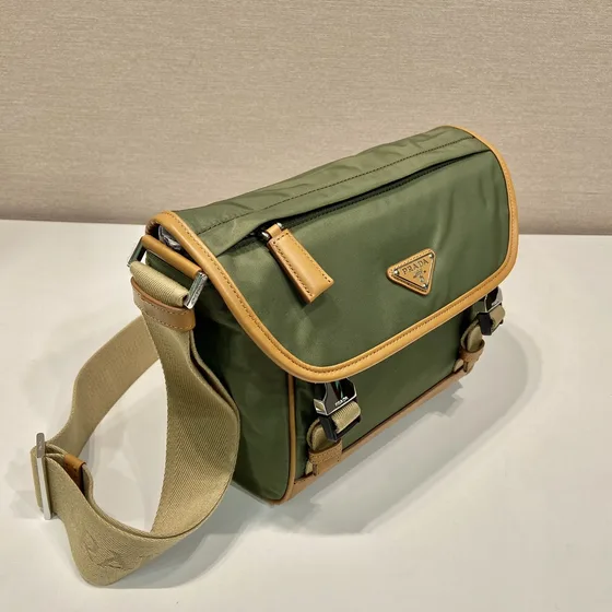 Prada Re-Nylon And Leder Schultertasche Military Grün Crossbody
