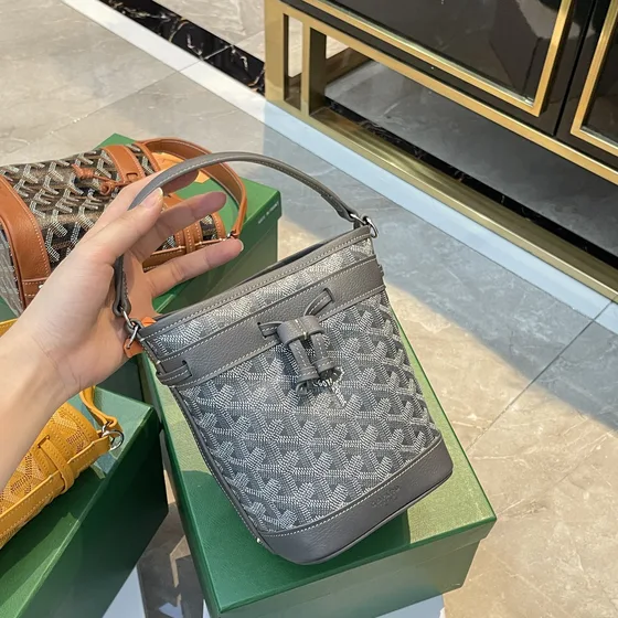 Goyard Petit Flot Braun Schultertasche