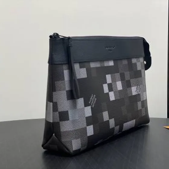 Louis Vuitton Pochette Voyage Souple Black Damoflage 21 x 7 5 x 30 cm everyday