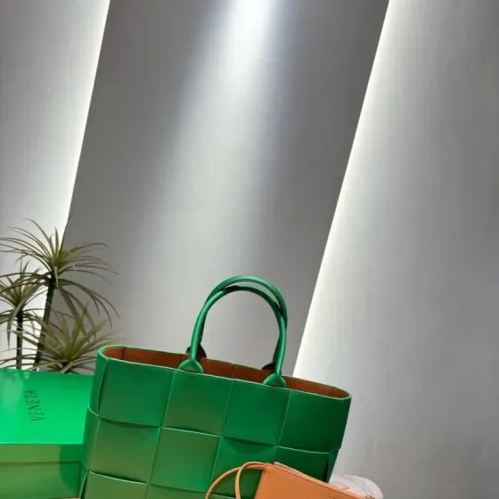 Bottega Veneta Arco Tote Green Tote Bag