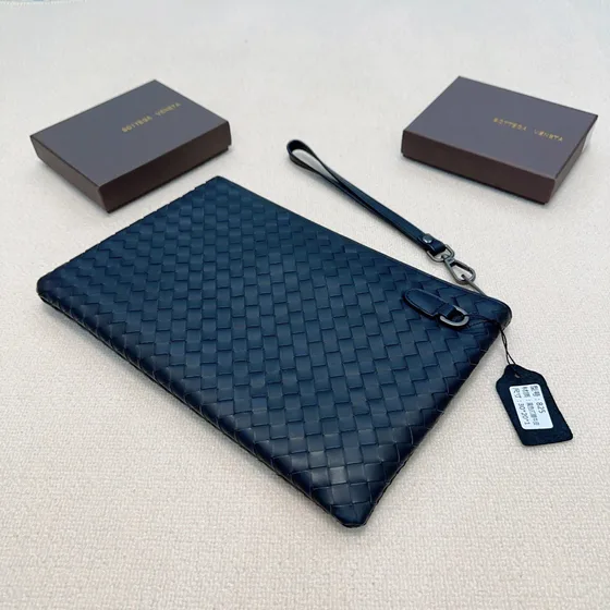 Bottega Veneta Intrecciato Document Pouch สีน้ำเงินเข้ม สีฟ้า Clutch