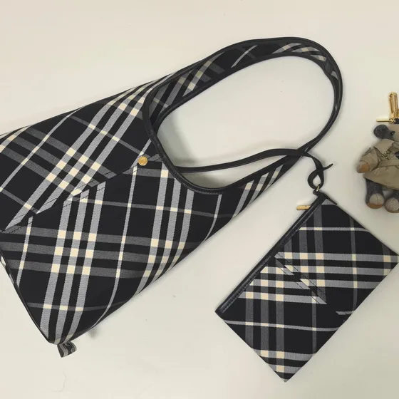 Burberry Check Hobo Bag Negro Hobo