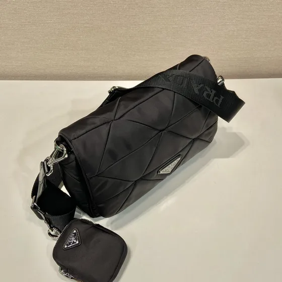 Prada Re-Nylon Quilted Skuldertaske With Etui Sort Skuldertaske