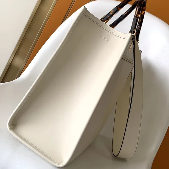 Fendi Sunshine Shopper Tote สีขาว Tote Bag