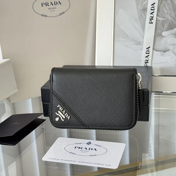 Prada Saffiano Pelle Zip Card Case Nero Card Holder