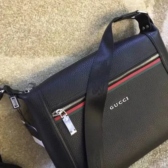 Gucci messenger Hitam kulit 31x21x7cm