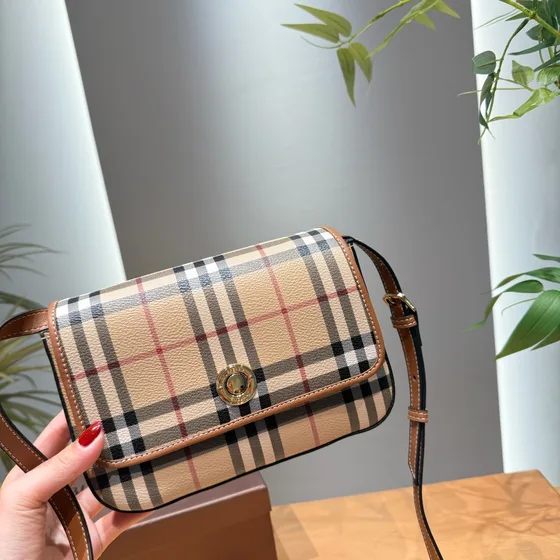 Burberry Vintage Check Crossbody Bag สีครีม/สีน้ำตาล Crossbody