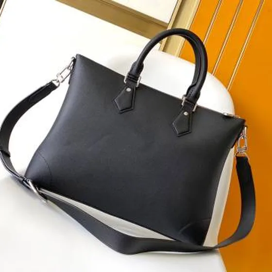 Louis Vuitton M30978 أسود Taiga جلد 40 x 29 x 4 cm business