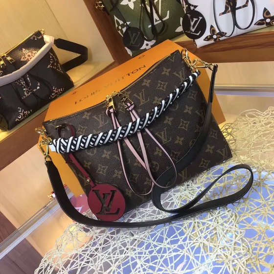 Louis Vuitton Multi Pochette สีน้ำตาล Crossbody