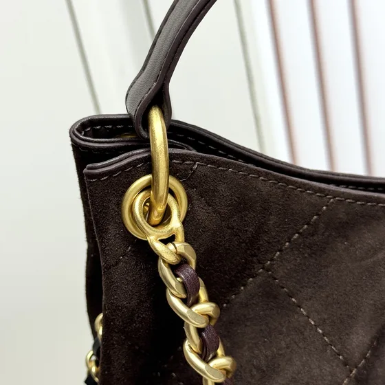 Chanel Quilted Camoscio Hobo Dark Marrone Hobo