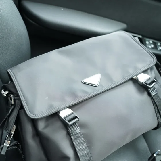 Prada Re-Nylon Medium Bolsa mensageira Cinza Crossbody