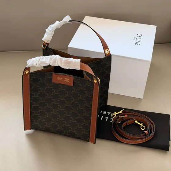 Celine Triomphe Bucket สีดำ With สีน้ำตาล หนัง Accents Shoulder Bag
