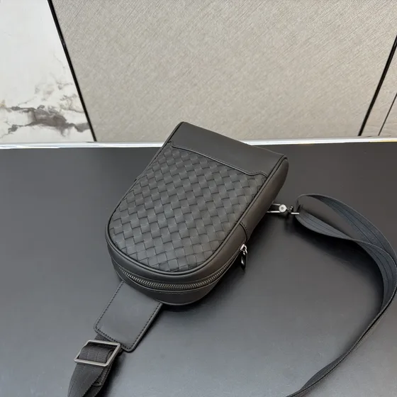 Bottega Veneta Intrecciato Sling Rugzak Dark Grijs Crossbody
