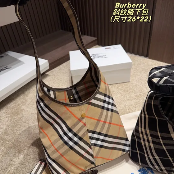 Burberry Diagonal Check Hobo Bag Black,Beige 26*22cm Hobo