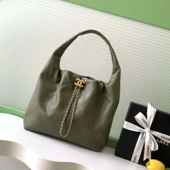 Chanel Diamond-Quilted Hobo Bag Olive Green Hobo